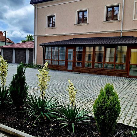 Апартаменти - Історія З Вікна Kamjanets-Podilsky Buitenkant foto