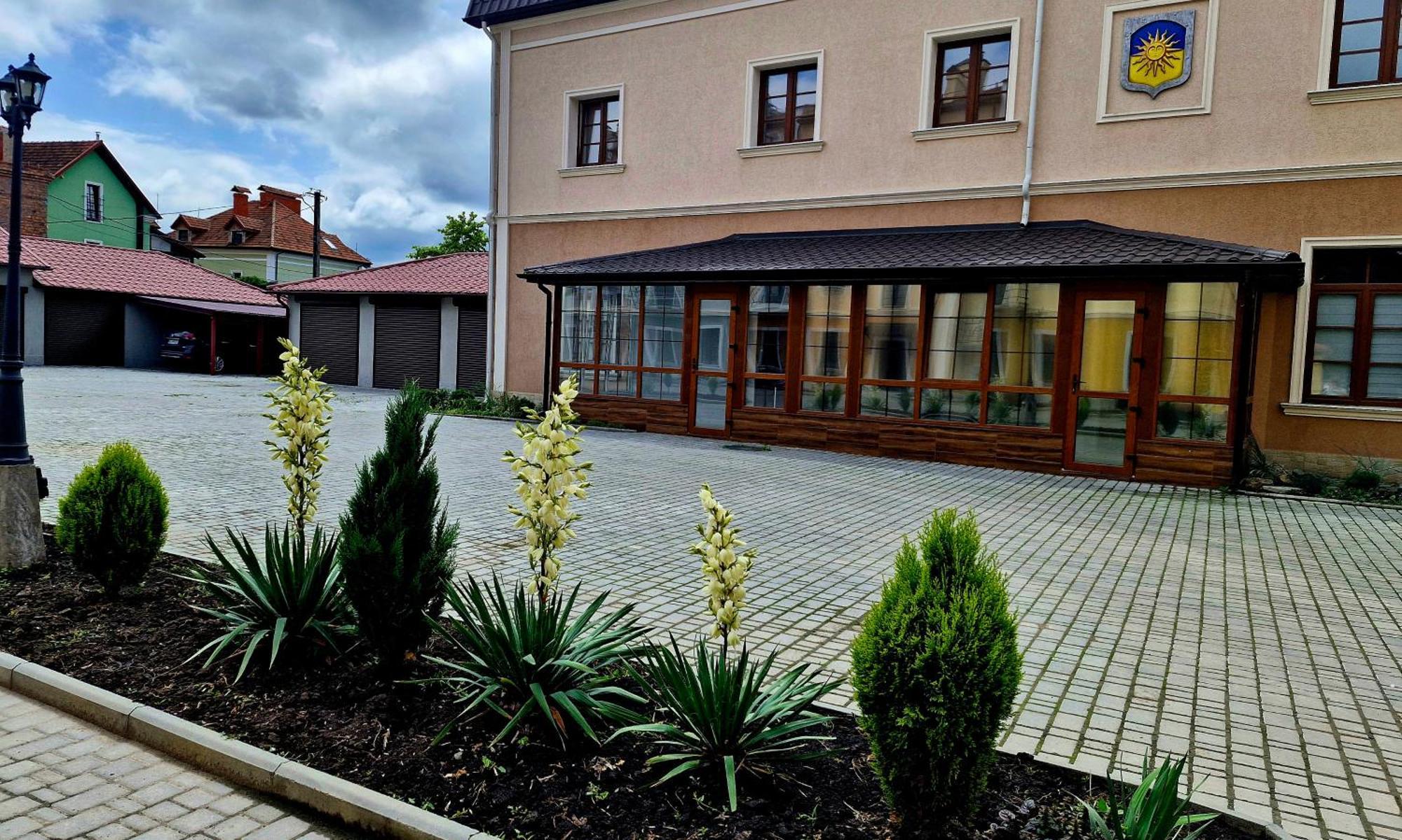 Апартаменти - Історія З Вікна Kamjanets-Podilsky Buitenkant foto